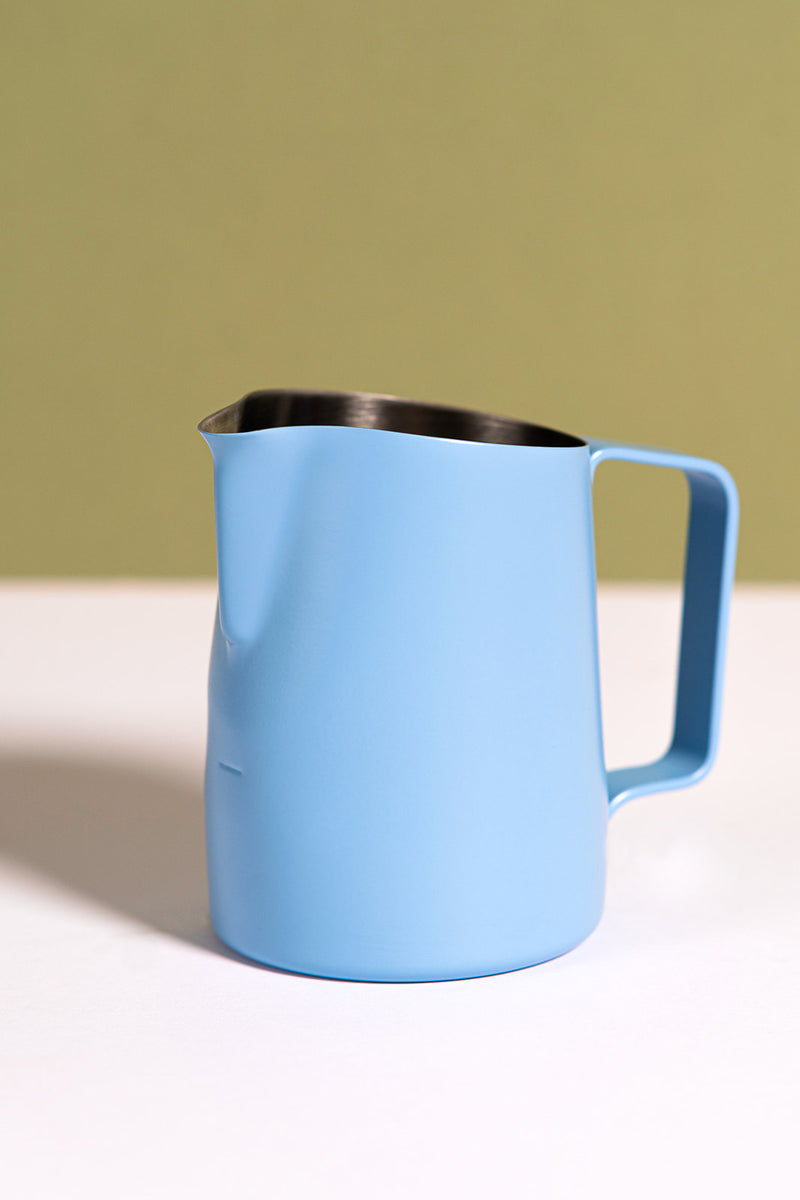 15OZ SLOW POUR SUPPLY® X WPM PITCHER WITH WIDE SPOUT IN PERIWINKLE